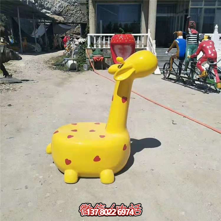 玻璃鋼長頸鹿擺件，安全可靠、適用于多種場景