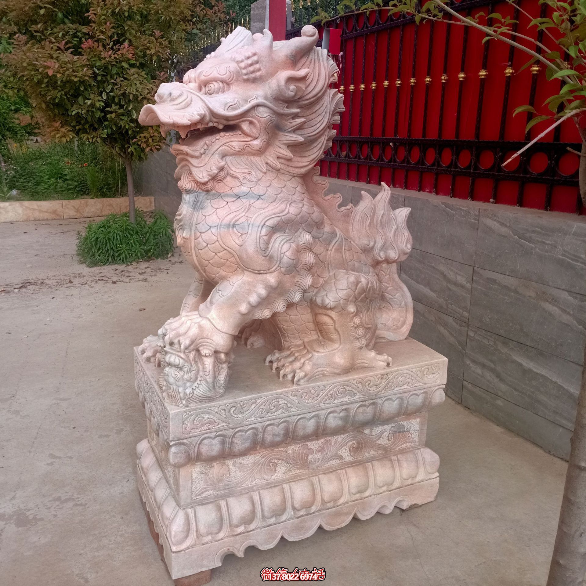大型仿真麒麟雕塑，增添寺廟園林景觀紅晚霞之美