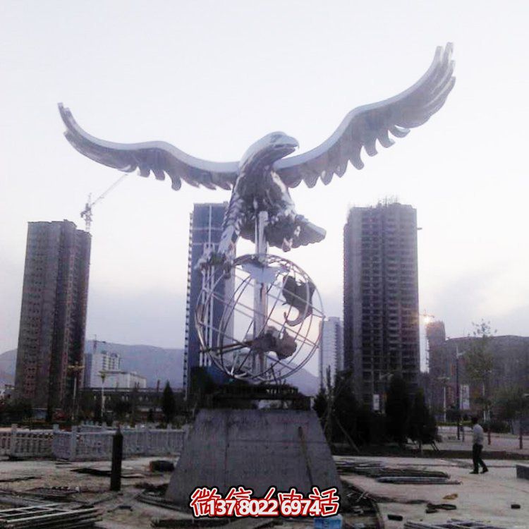 不銹鋼老鷹雕塑，點(diǎn)綴戶外園林景觀