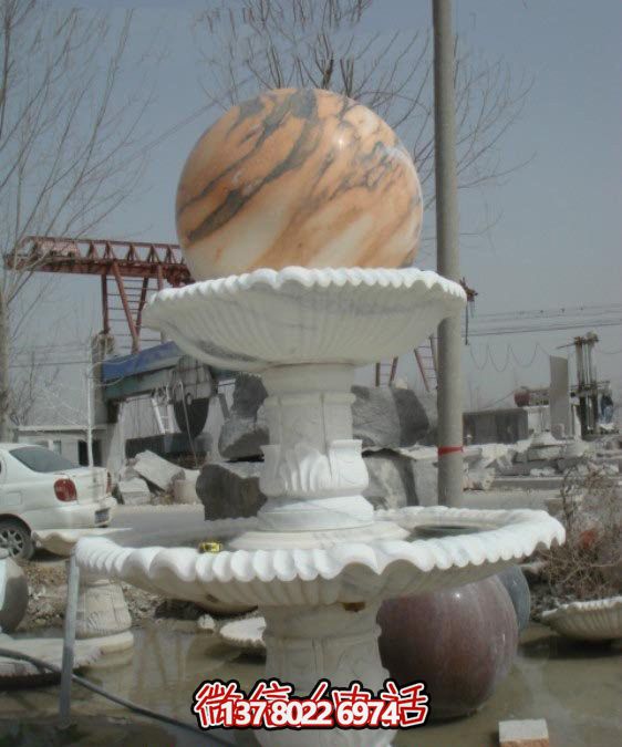 公園完美融合大理石、風(fēng)水球、噴泉和雕塑的美景