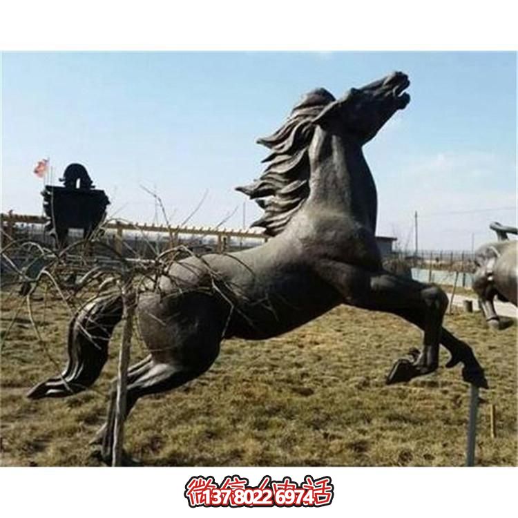 大型銅雕塑，為園林廣場擺放奔跑馬