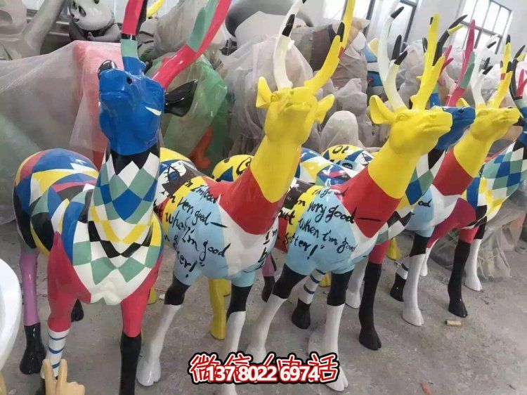 彩繪玻璃鋼鹿雕塑，商場(chǎng)、兒童樂園風(fēng)格擺件