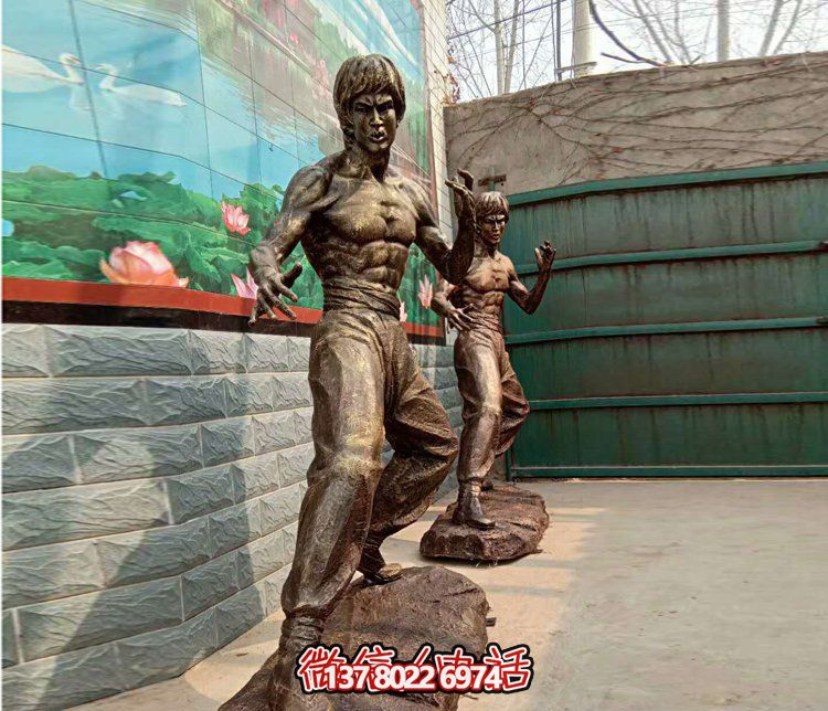 “李小龍雕塑從電影院到廣場，功夫明星永存”