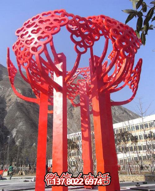 室內(nèi)不銹鋼心形雕塑，點綴別墅景區(qū)美景