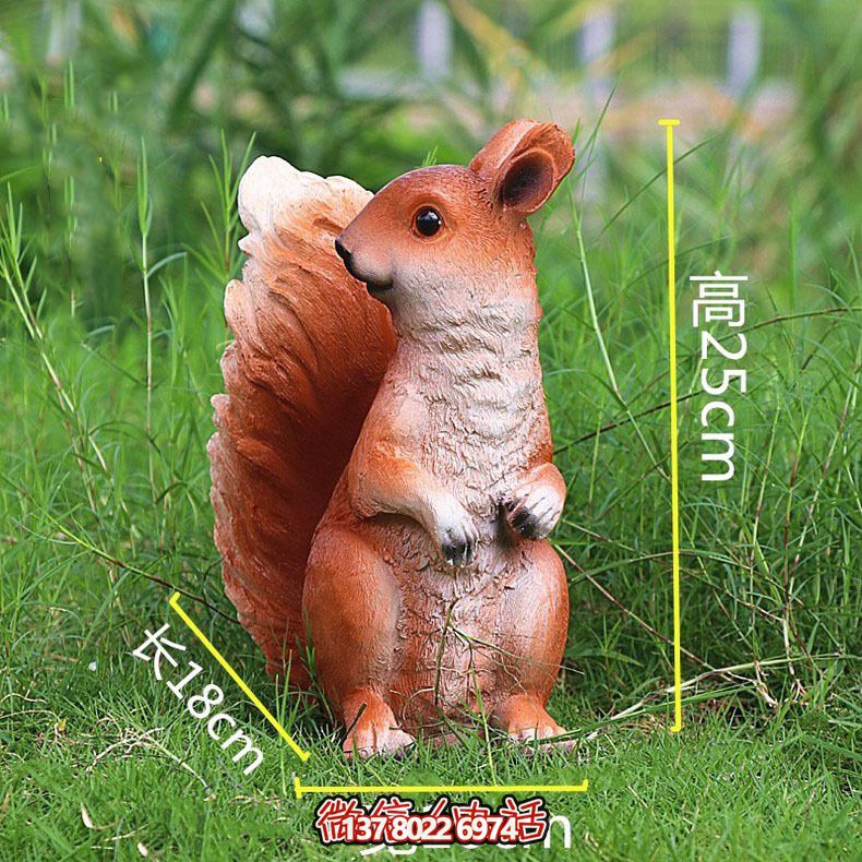 公園中一只呆萌站立的樹(shù)脂松鼠雕塑 公園中一只呆萌站立的樹(shù)脂松鼠雕塑